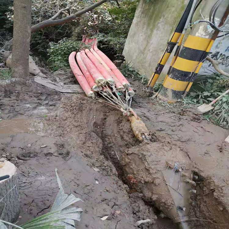 日土拖拉管